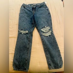 Good American jeans-size 6 / 28. Slightly distressed on the front knees